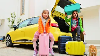 Lustige Geschwister. Selin und Arseny packen ihre Kоffer. Kinder Video auf Deutsch