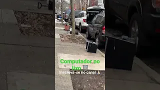 Computador no LIXO Nova York USA