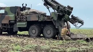 カエサル自走榴弾砲を使うウクライナ軍