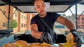 @MoroccanStreetFood خبز #البورغر العجيبة واللذيذة الأكثر طلبا في مدينة مراكش#