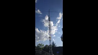 Instalación de antena Optibeam 11-5 sobre torre basculante