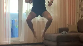 Прыжок - хлопок ногами