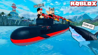 Denizaltı Gemisi Aldık ve Köpek Balığı ile Kapıştık! - Panda ile Roblox SharkBite 2