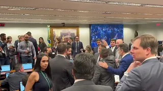 Deputado bolsonarista ameaça Janones: 'Não uso chupeta, uso revólver'