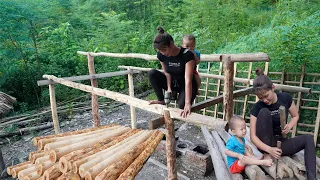 Single mother and daughter build a cabin out of natural wood | Em Tên Toan