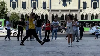 Супер Бомба Тбилиси Лезгинка 2022 Девушки Танцуют Красиво На Улице Руставели Чеченская Песня ALISHKA