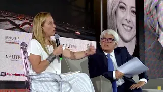 Giorgia Meloni live a Ceglie Messapica per l’evento “La Piazza 2022”: Seguitemi se potete.