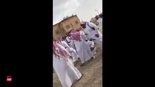 ولد عمه مديون وماقدر يسدد وفزعوا له عيال عمه شوفوا وش عطوه