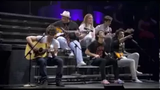 Jonas Brothers - Lovebug (3D Concert Experience)