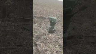 🇺🇦 The Armed Forces of Ukraine filmed the Russian PTKM-1R anti-tank mine.