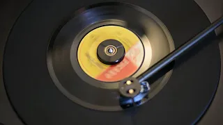 El Salvador Classic Soft Rock - Camino de Hormigas - The Lovers (45RPM Footage - RECORDED)