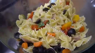 DELICIOUS AND REFRESHING COLD PASTA SALAD