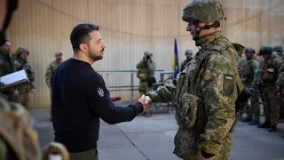 Selenskyj besucht Soldaten in ostukrainischer Frontstadt