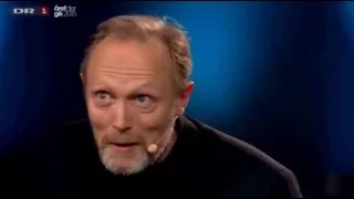 Lars Mikkelsen sings the Russian song "Korobeiniki" in a TV show