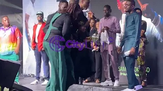 Nikky Laoye Slumped And Cried On Stage At Sammie Okposo's Tribute Praise Night