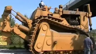 The 150-tonne super bulldozer lying dormant in Italy | Extraordinary Engineering