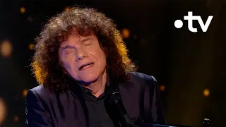 Salvatore Adamo ému aux larmes par Richard Cocciante qui lui chante "Tombe la neige"