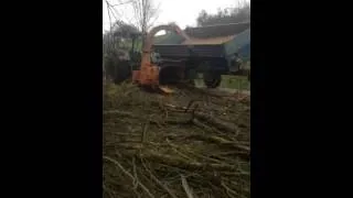 Deutz 5506 am Holzhacker