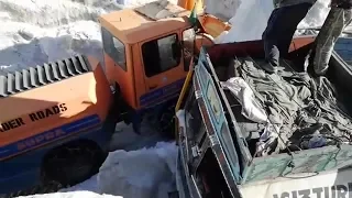 Truck stuck in Zojila avalanche, snow clearance operation underway