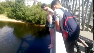 В Твери молодой человек прыгнул с моста