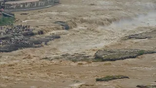 Floods hit Hukou Waterfall in north China