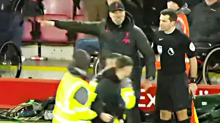 Jürgen Klopp yelling on attacking fan