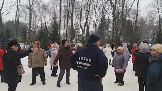 Харьков,танцы в парке,"А я несу тебе цветы"