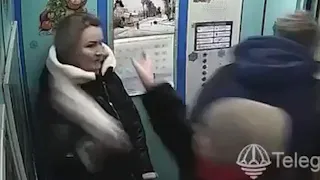 Соседи дерутся в лифте из-за громкой музыки. Real video