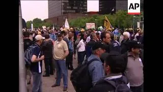 Dairy farmers gather to protest price of milk