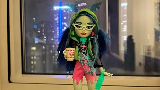 Monster High Skulltimate Secrets 3 Neon Frights Ghoulia Yelps Doll Unboxing Review