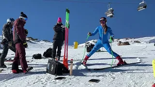 Sofia Goggia e Mikaela Shiffrin in allenamento sulle nevi del San Pellegrino