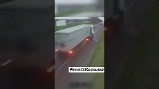 НЕ СПРАВИЛСЯ С УПРАВЛЕНИЕМ И УГОДИЛ ПОД ФУРУ | ПОДБОРКА АВАРИИ И ДТП | HIGH SPEED CAR CRASH ON ROAD