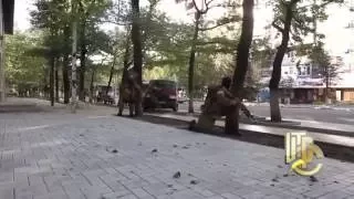21 июля 2014 года. г.Дзержинск.Донбасс. ВСУ расстреливают гражданский автомобиль.