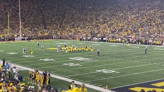 Michigan RB Donovan Edwards 25 Yard Run vs Hawaii