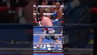 Floyd Mayweather's crazy ☹️ head movement against Canelo 😎