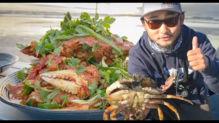 DELICIOUS SINGAPOREAN CHILI CRAB ON THE BEACH | Catch and Cook Dungeness Crab
