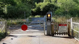 Two Trains Voice Warning at Valewood (User Worked) Level Crossing, West Sussex