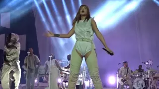 Rihanna - Bitch Better Have My Money (Live in Vienna)