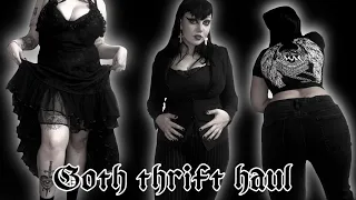 HUGE GOTH THRIFT VLOG AND HAUL!!