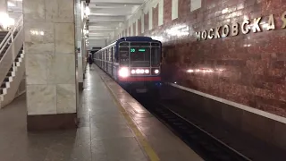 На станции метро "Московская" / Посадка на поезд / Нижегородский метрополитен