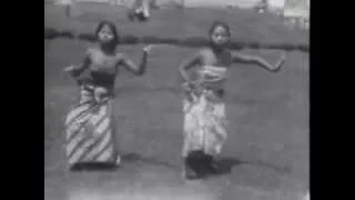 Bali 1928, vol. III - Légong dancers of Belaluan practicing: Ni Gusti Made Rai & Ni Gusti Putu Adi