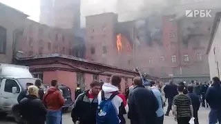 В Санкт-Петербурге горит "Невская Мануфактура"! Один пожарный погиб при тушении