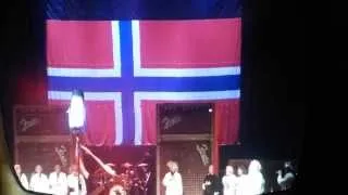 Neil Young & Crazy Horse - Intro with "A Day In The Life" & "Ja, vi elsker" (Norway National Anthem)
