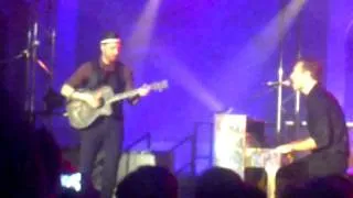 Chris Martin and Jonny Buckland - The Scientist : Live at Little Noise (with tambourine rant)