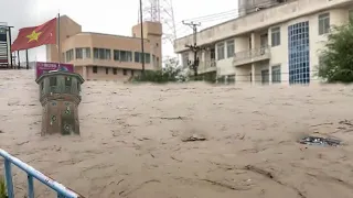 Vietnam is sinking! Terrible flash flooding in Nghe An province (Okt. 04, 2022)