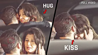 When Salman Khan KISS Sangeeta Bijlani on her Forehead and then HUG in Public |Beautiful Moment