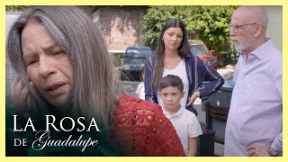 Flora es desalojada por no pagar la renta | La Rosa de Guadalupe 2/4 | Calor de hogar