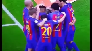 how the FC Barcelona players react to a plastic bottle