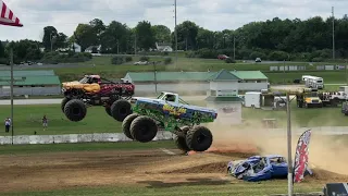 Monster Truck Throwdown Mansfield 2021 - Racing Competition
