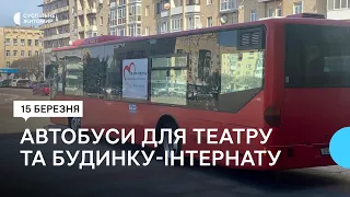 Автобуси для театру та будинку-інтернату на Житомирщині передали з-за кордону благодійники